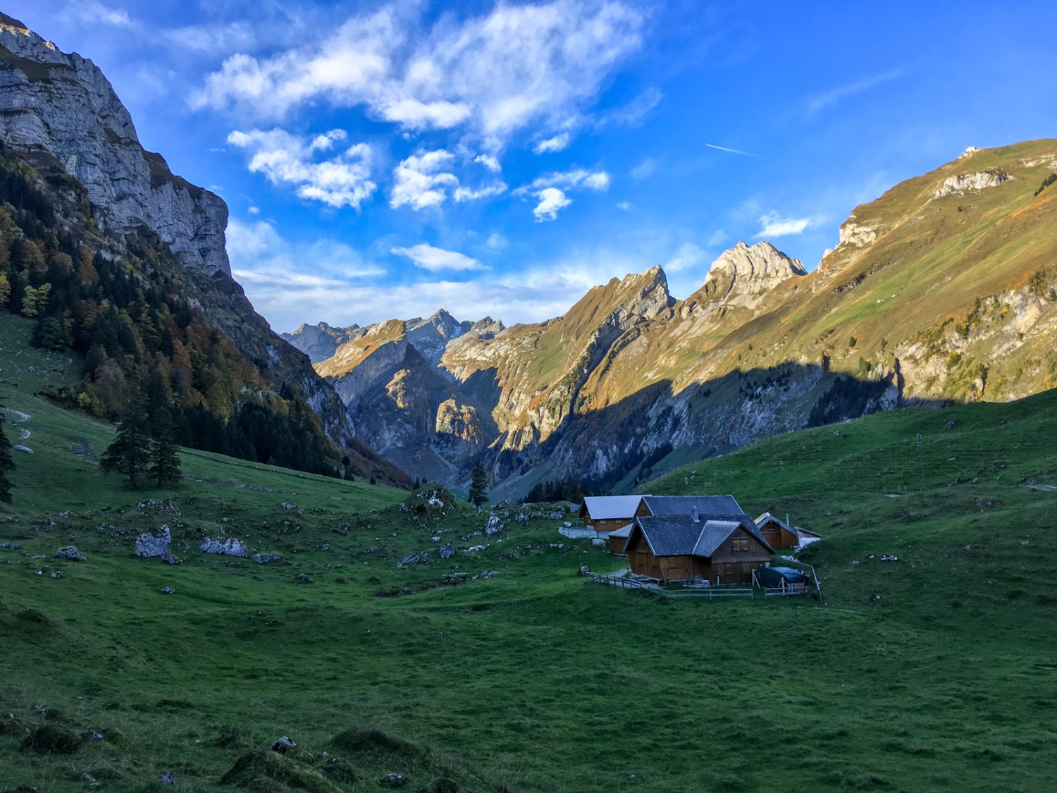 Le Schäfler, de l’autre côté de la vallée, éclairé par une belle lumière matinale. Photo: Claudia Peter