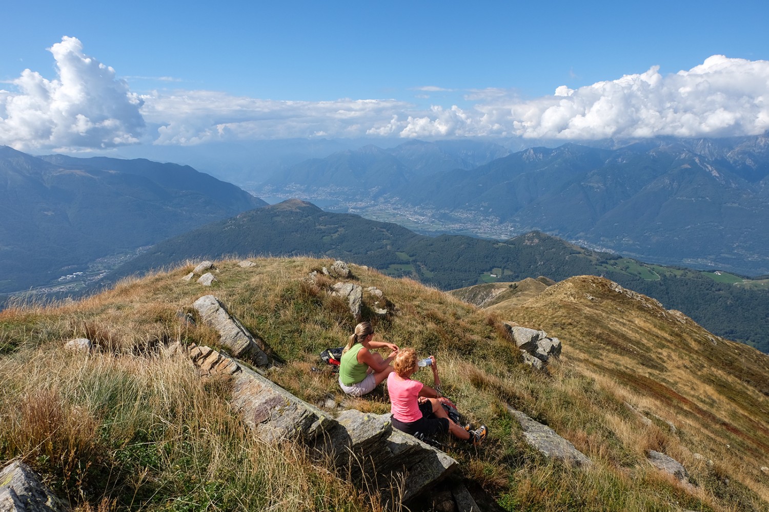 Der Aufstieg zum Monte Bar lohnt sich. Man wird mit weiter Aussicht belohnt. Bilder: Elsbeth Flüeler