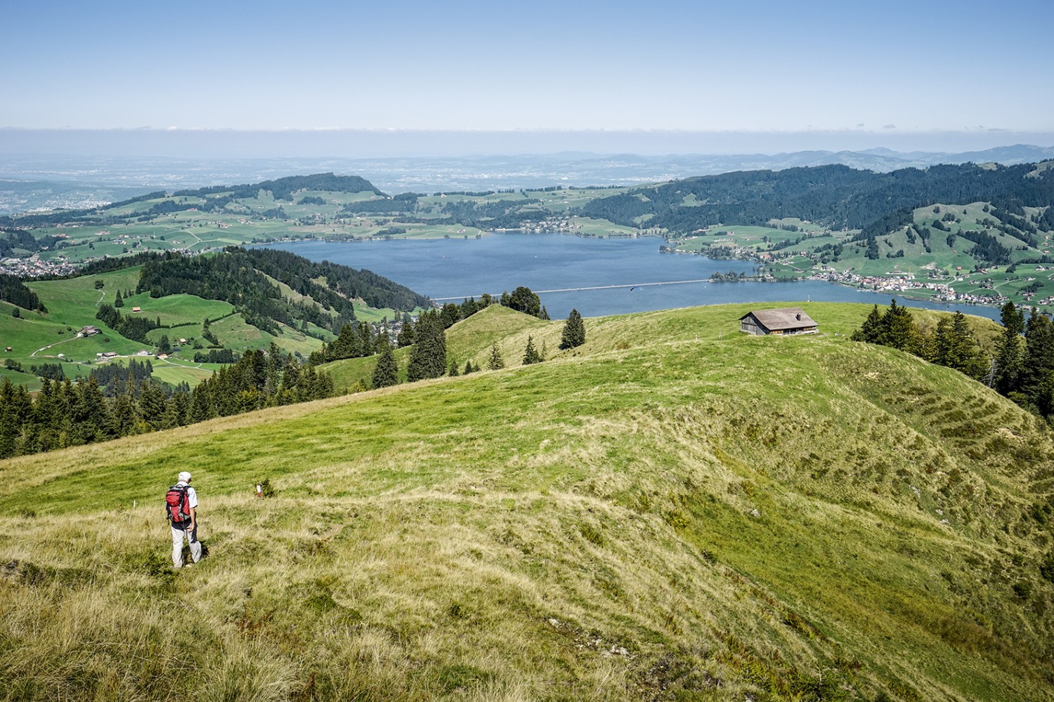 Im Abstieg vom Hummel mit Blick zum Sihlsee.