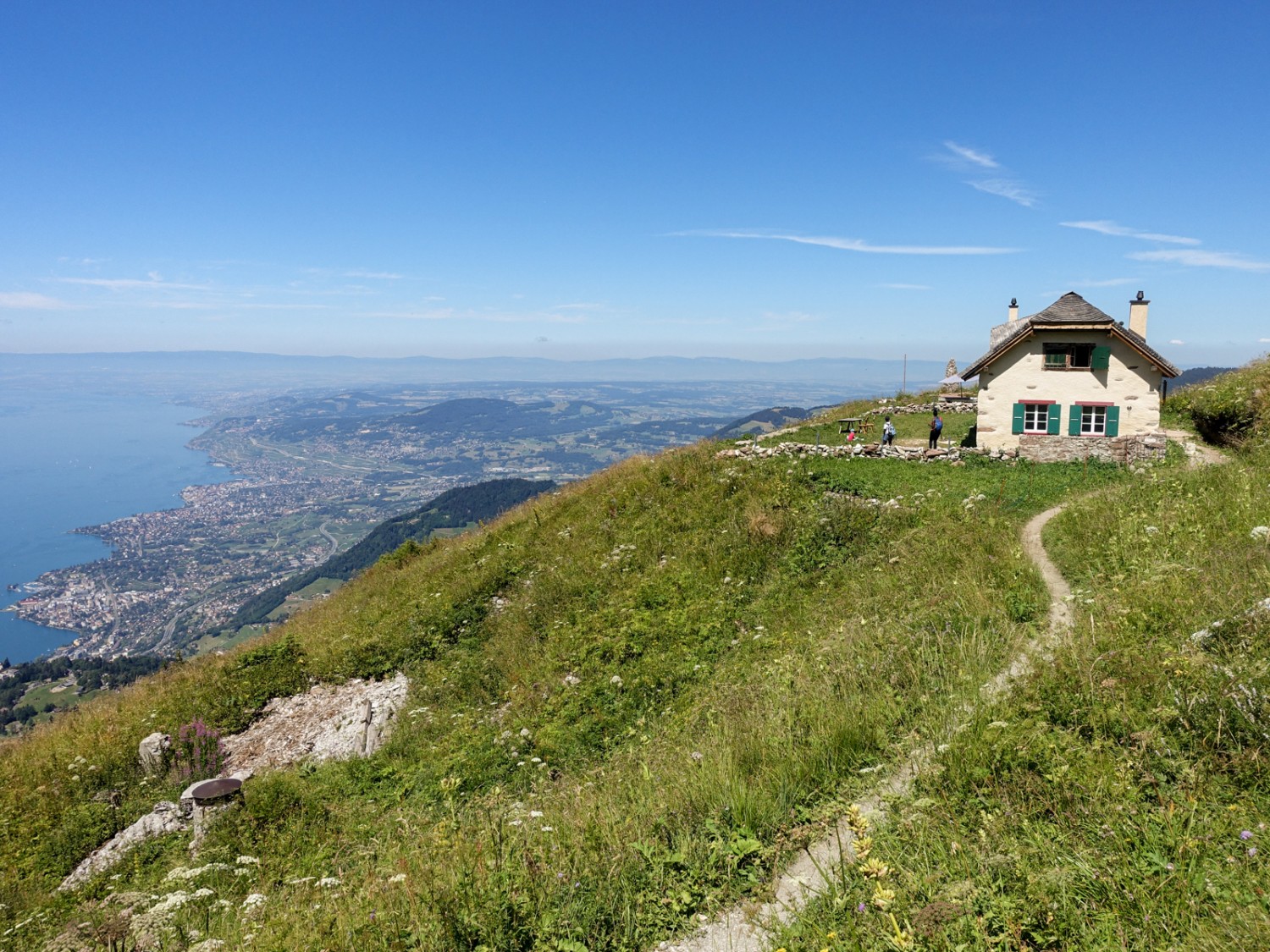 Sautodoz, ou seul au monde face à cette immensité lacustre. Photo : Lauriane Clément