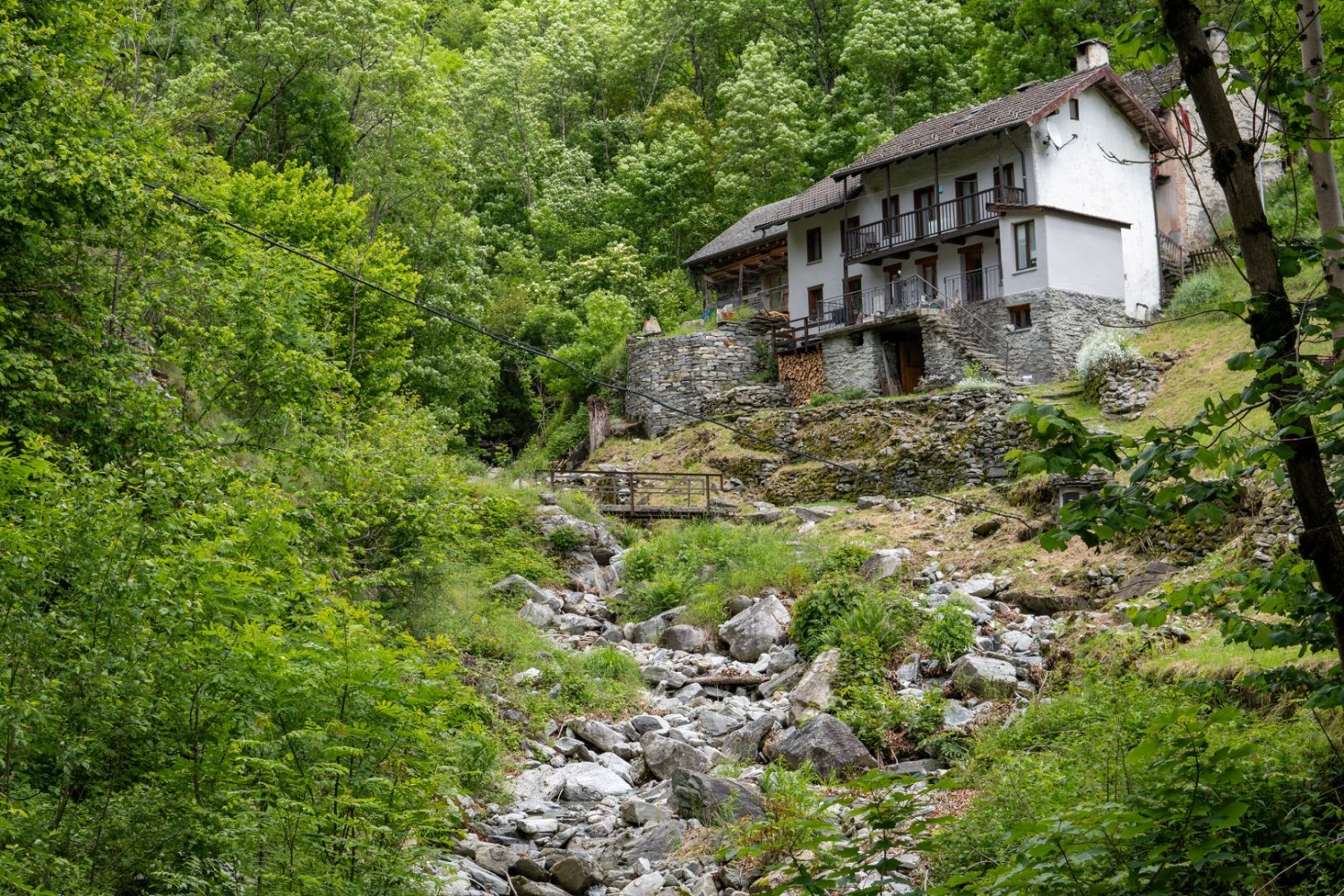 Die Wanderung startet in Gresso, einem abgeschiedenen Tessiner Dörfchen.