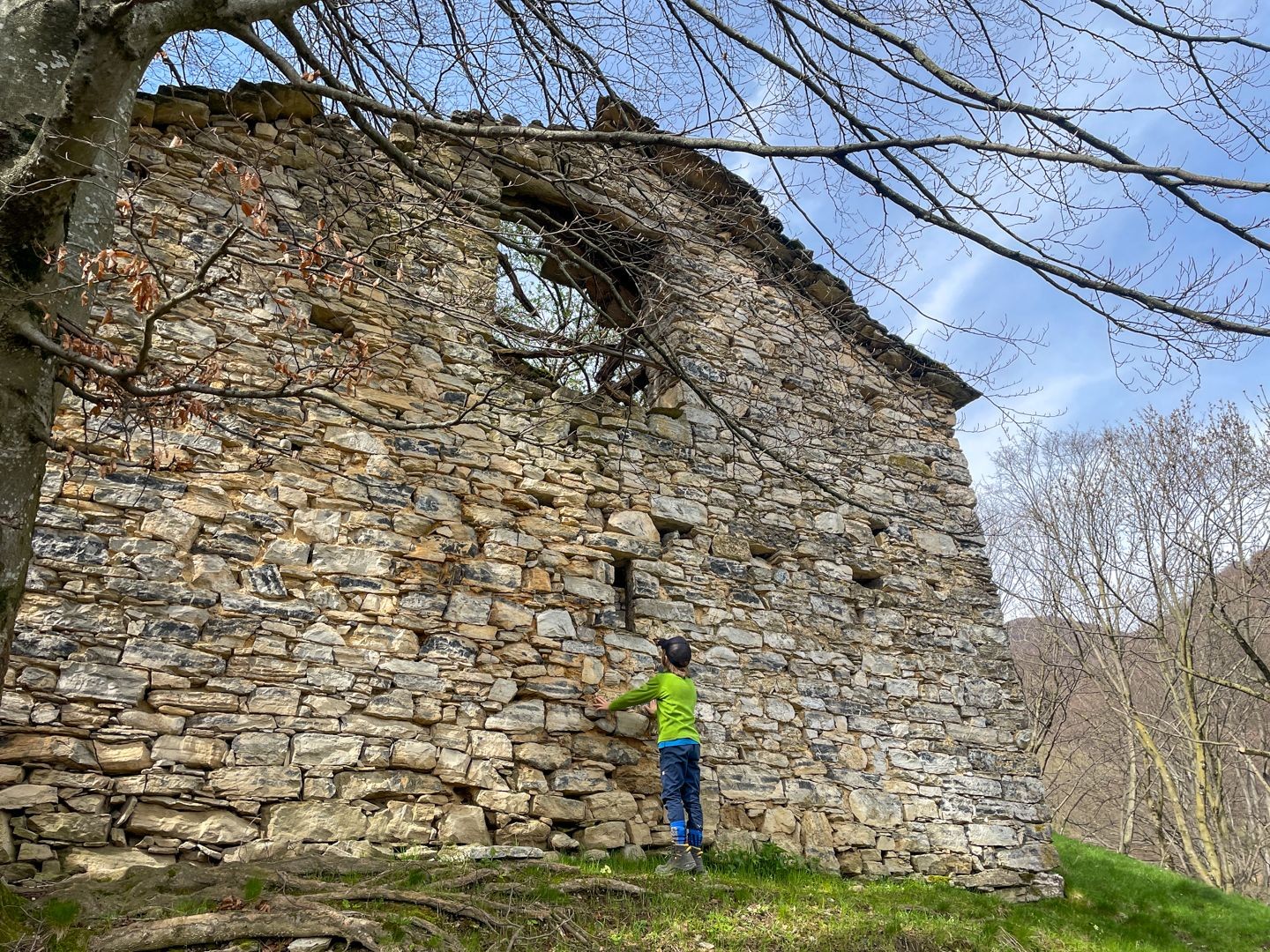 Ein altes, verfallenes Haus bei Dosso Piatto.